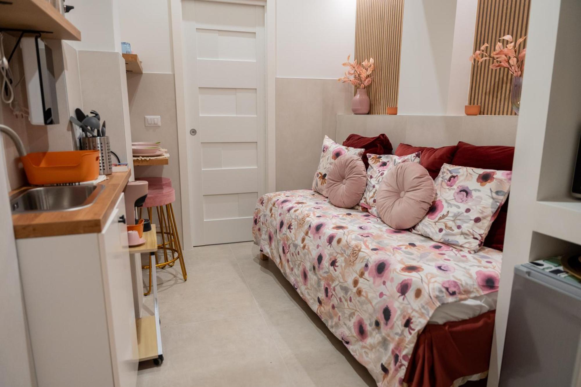 Palazzo Nicolaus Del Lungomare Bed & Breakfast Bari Bagian luar foto