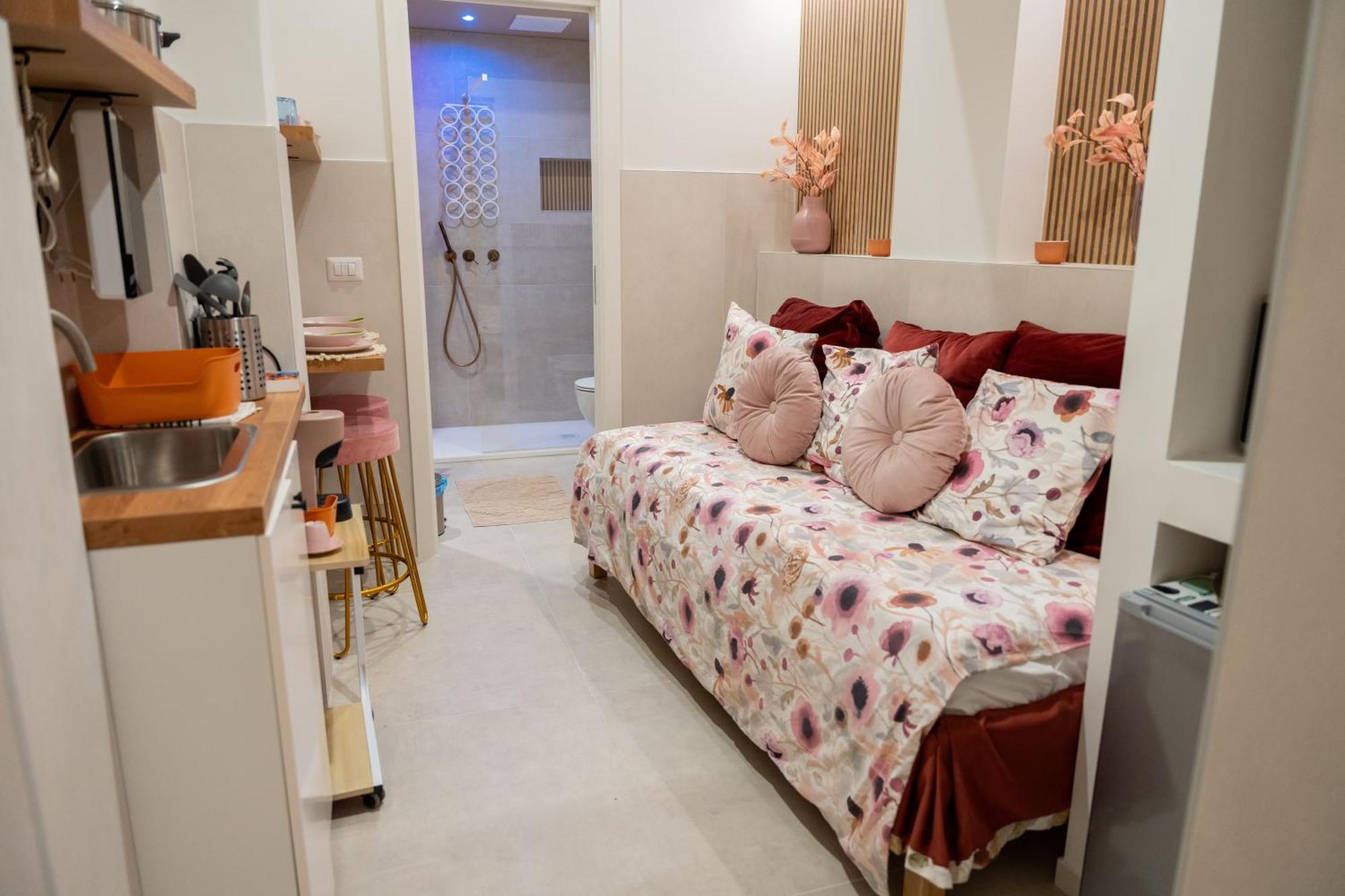 Palazzo Nicolaus Del Lungomare Bed & Breakfast Bari Bagian luar foto