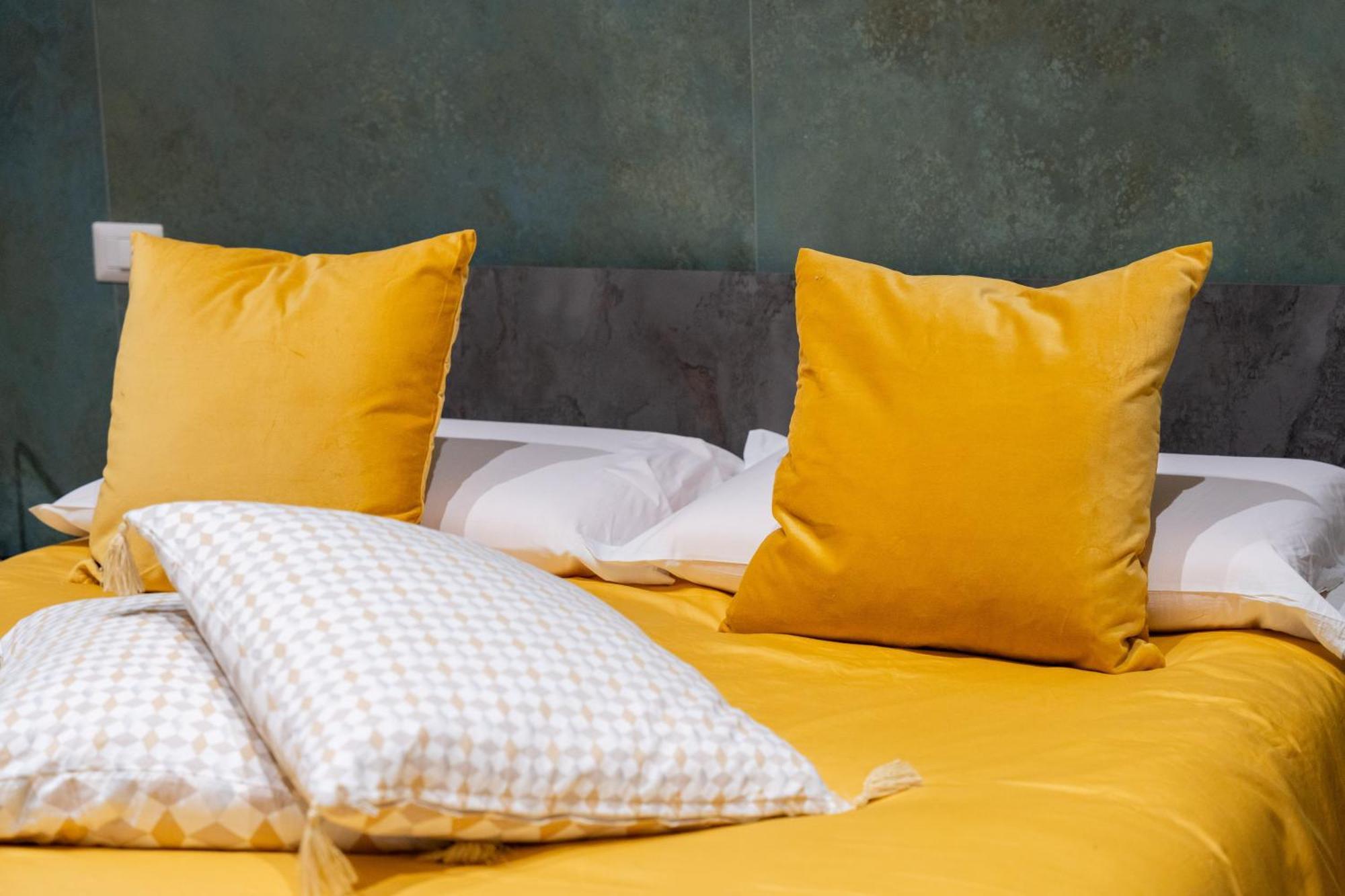 Palazzo Nicolaus Del Lungomare Bed & Breakfast Bari Bagian luar foto